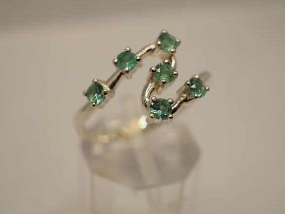 Серебряное кольцо с натуральным бериллом - 207