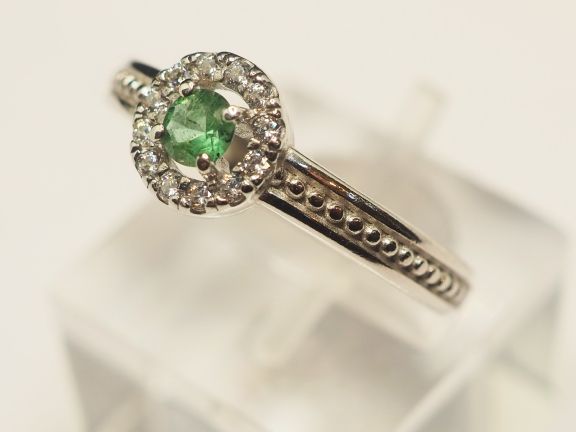Серебряное кольцо с натуральным изумрудом - 232