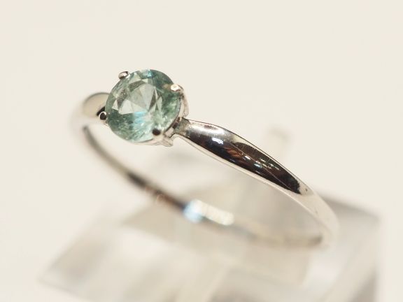 Серебряное кольцо с натуральным бериллом - 235