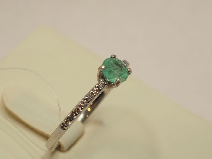 Серебряное кольцо с изумрудом 0.39 карат - 284
