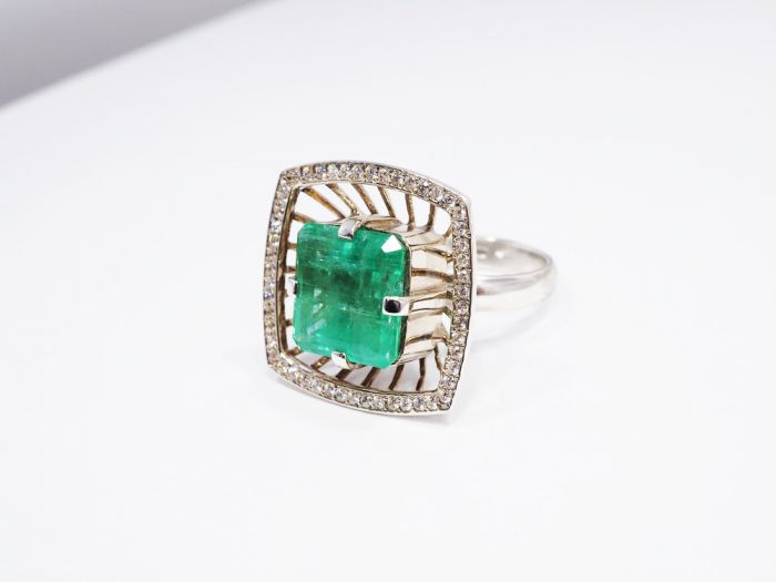 Серебряное кольцо с Уральским изумрудом 8 карат - 61