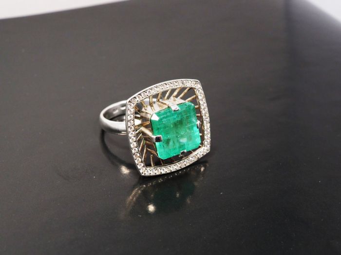 Серебряное кольцо с Уральским изумрудом 8 карат - 61