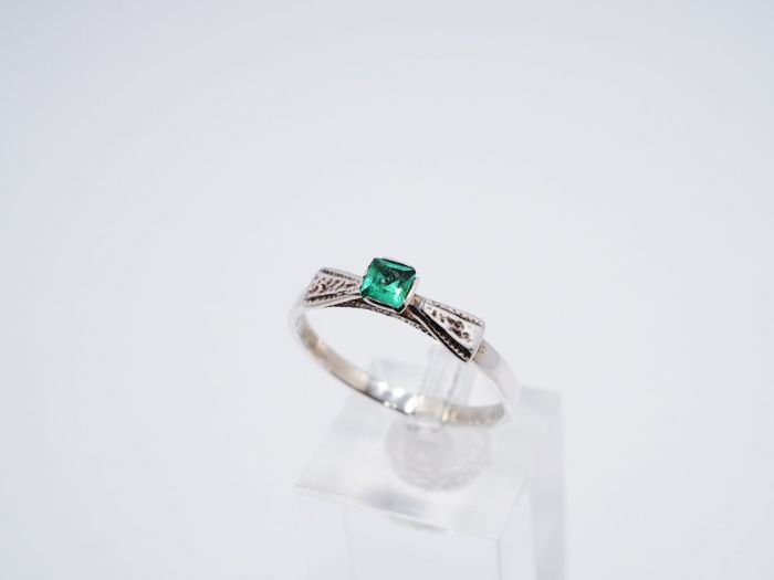 Серебряное кольцо 925 пробы с Уральским изумрудом 0.26 карат 4/3+ - 69