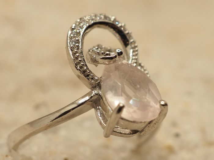 серебреное кольцо с натуральным розовым кварцем-433