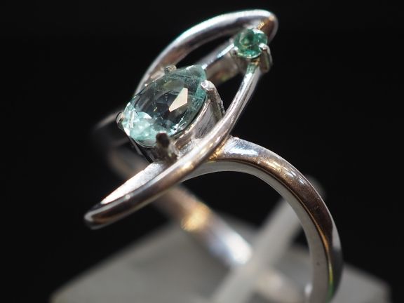 Серебряное кольцо с изумрудами - 120